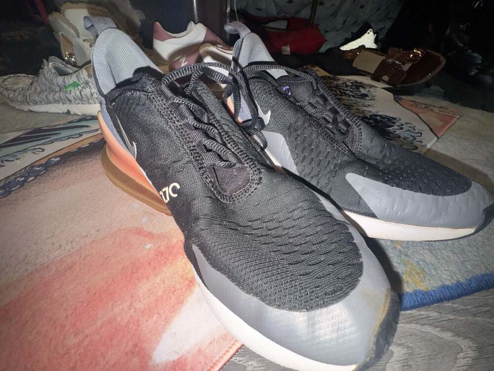 Nike Air Max 270 Black and Metallic Rose Gold Running Shoes size 7Y